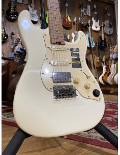 Mooer GTRS Standard 801 Intelligent Guitar Vintage White 2