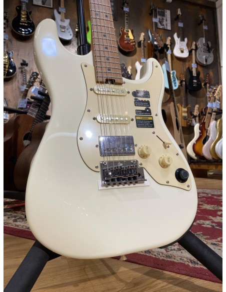 Mooer GTRS Standard 801 Intelligent Guitar Vintage White